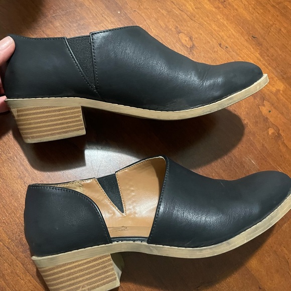 Shoes - Picture 4 of 4